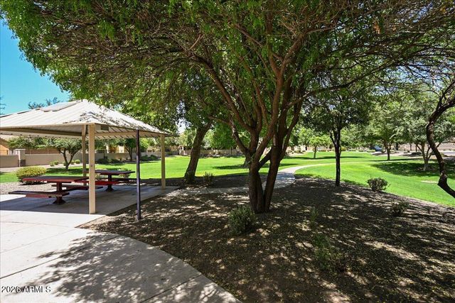 7318 W MIDWAY Avenue, Glendale, AZ 85303