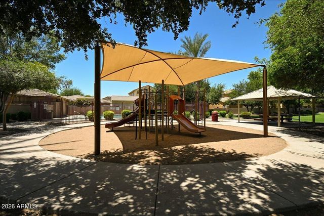 7318 W MIDWAY Avenue, Glendale, AZ 85303