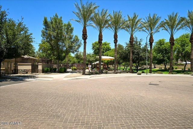 7318 W MIDWAY Avenue, Glendale, AZ 85303
