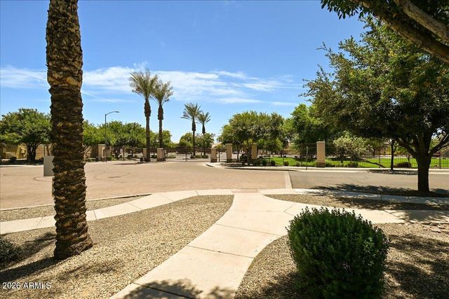 7318 W MIDWAY Avenue, Glendale, AZ 85303