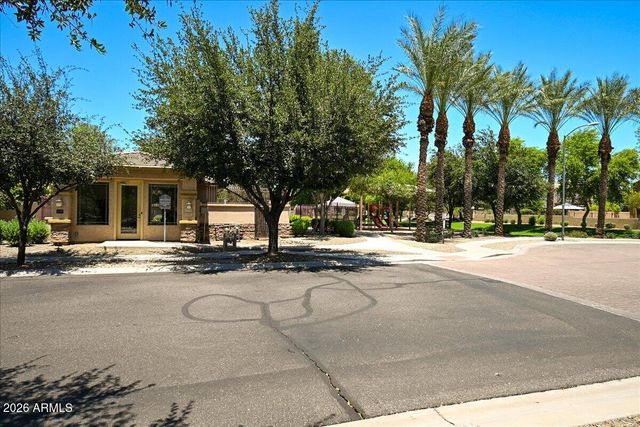 7318 W MIDWAY Avenue, Glendale, AZ 85303