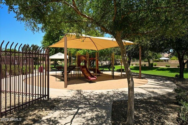 7318 W MIDWAY Avenue, Glendale, AZ 85303