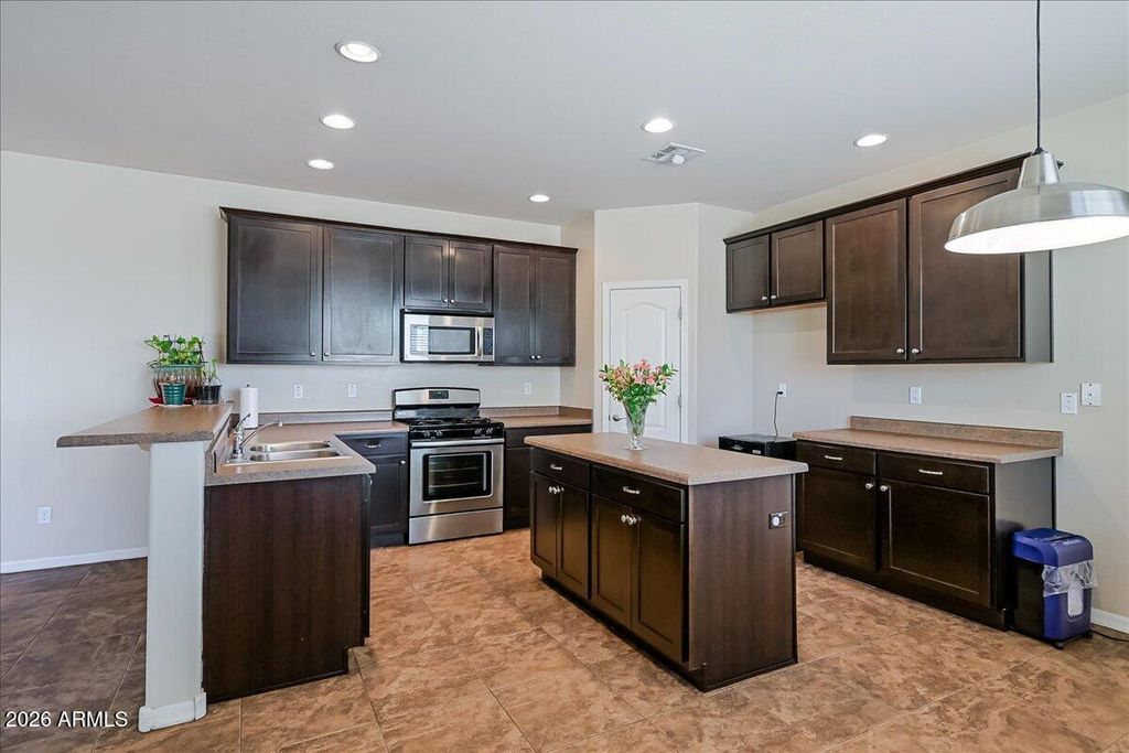 7318 W MIDWAY Avenue, Glendale, AZ 85303 — photo 2