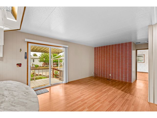 1225 W 10TH Ave 53, Junction City, OR 97448