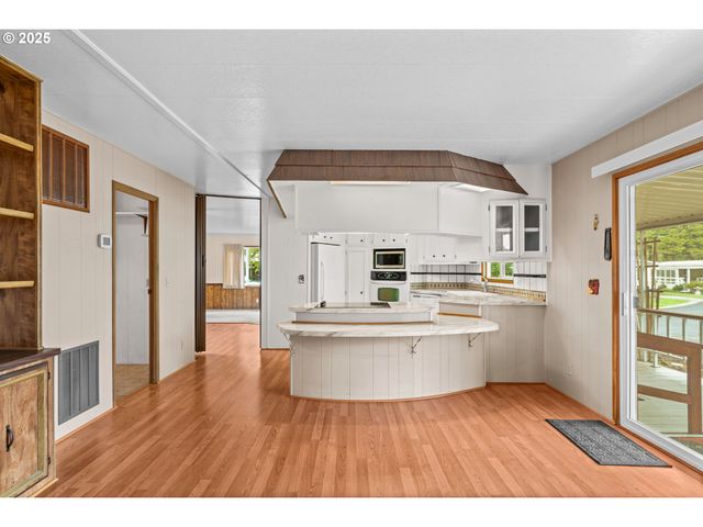 1225 W 10TH Ave 53, Junction City, OR 97448