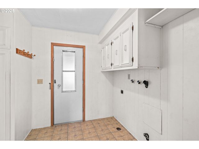 1225 W 10TH Ave 53, Junction City, OR 97448