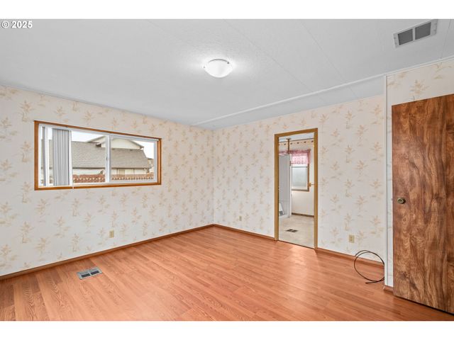 1225 W 10TH Ave 53, Junction City, OR 97448