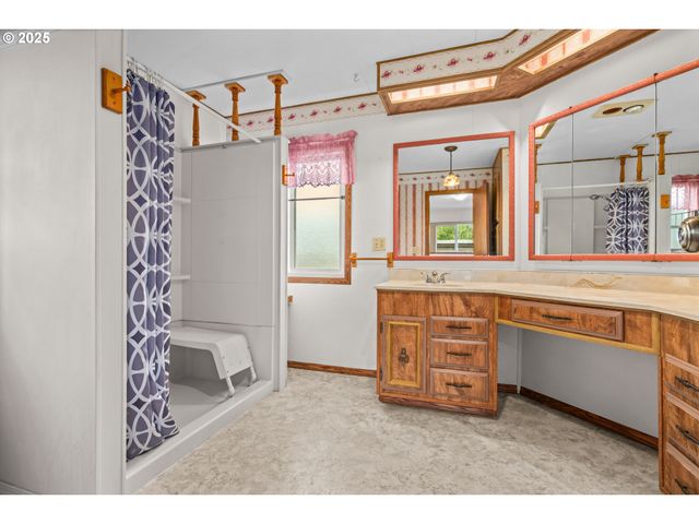 1225 W 10TH Ave 53, Junction City, OR 97448