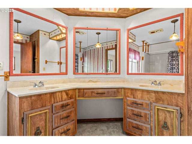 1225 W 10TH Ave 53, Junction City, OR 97448