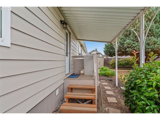 1225 W 10TH Ave 53, Junction City, OR 97448