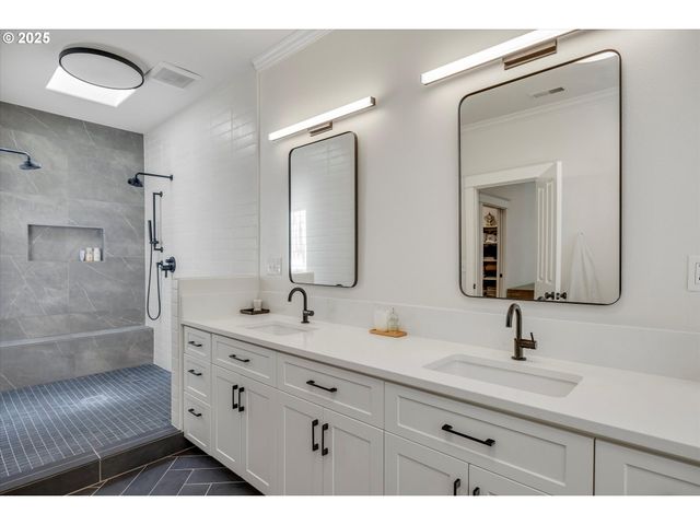 16777 S KRAEFT Rd, Oregon City, OR 97045