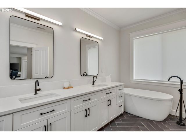 16777 S KRAEFT Rd, Oregon City, OR 97045