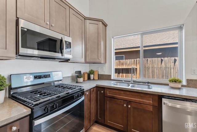 2304 September Drive, Bakersfield, CA 93313