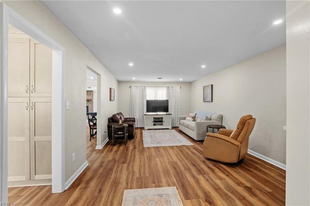 177 Herndon RD, Virginia Beach, VA 23462