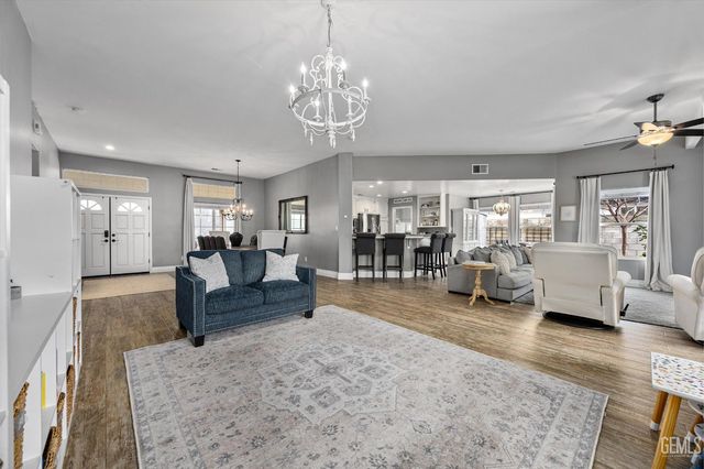 10513 Pleasant Hill Court, Bakersfield, CA 93312