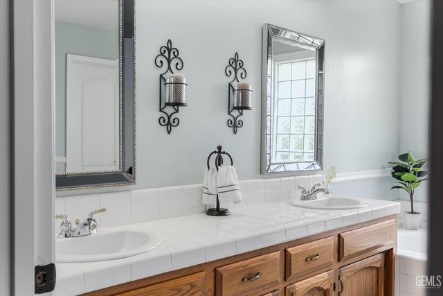 10513 Pleasant Hill Court, Bakersfield, CA 93312