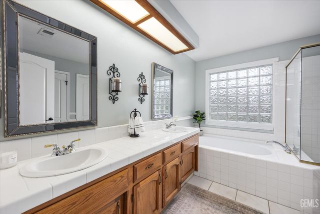 10513 Pleasant Hill Court, Bakersfield, CA 93312