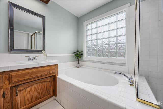 10513 Pleasant Hill Court, Bakersfield, CA 93312