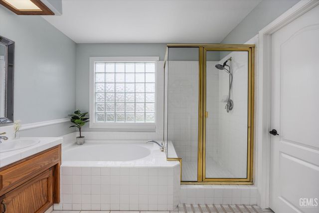 10513 Pleasant Hill Court, Bakersfield, CA 93312