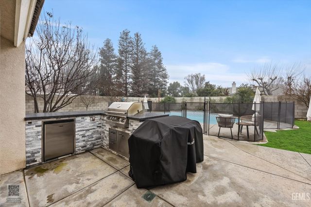 10513 Pleasant Hill Court, Bakersfield, CA 93312