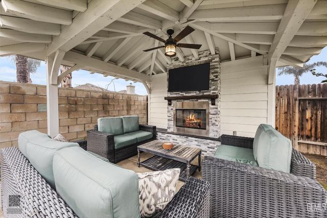 10513 Pleasant Hill Court, Bakersfield, CA 93312