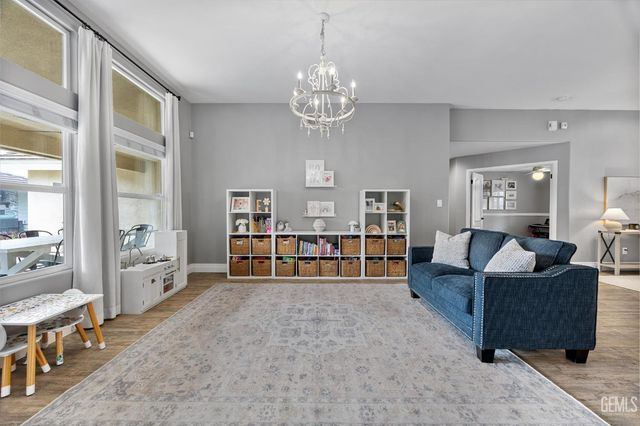 10513 Pleasant Hill Court, Bakersfield, CA 93312