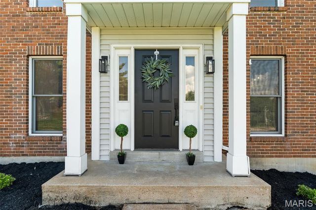 145 White Tree Lane, Ballwin, MO 63011