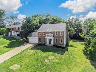 145 White Tree Lane, Ballwin, MO 63011