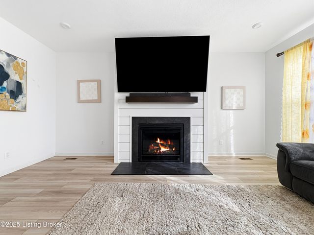 156 Goldeneye Ct, Shepherdsville, KY 40165