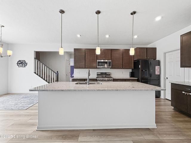 156 Goldeneye Ct, Shepherdsville, KY 40165