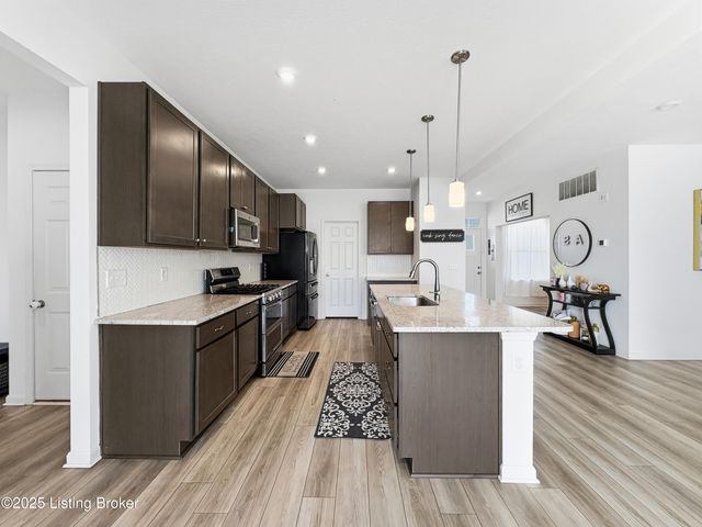 156 Goldeneye Ct, Shepherdsville, KY 40165