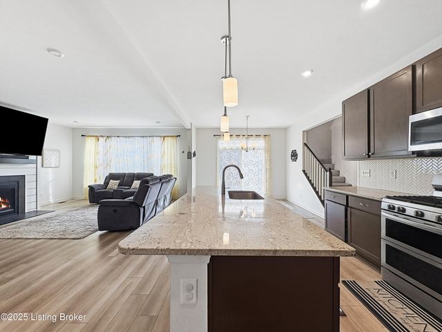 156 Goldeneye Ct, Shepherdsville, KY 40165