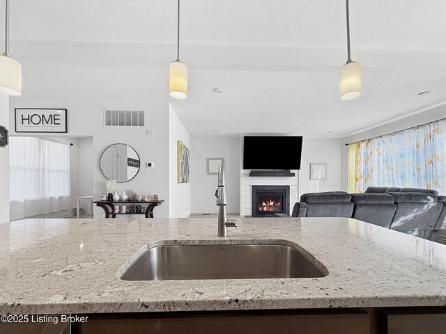 156 Goldeneye Ct, Shepherdsville, KY 40165