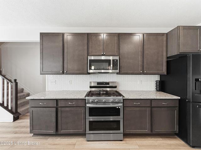 156 Goldeneye Ct, Shepherdsville, KY 40165