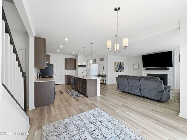 156 Goldeneye Ct, Shepherdsville, KY 40165