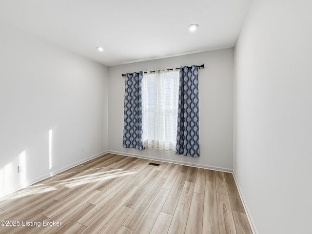 156 Goldeneye Ct, Shepherdsville, KY 40165