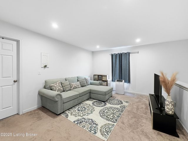 156 Goldeneye Ct, Shepherdsville, KY 40165