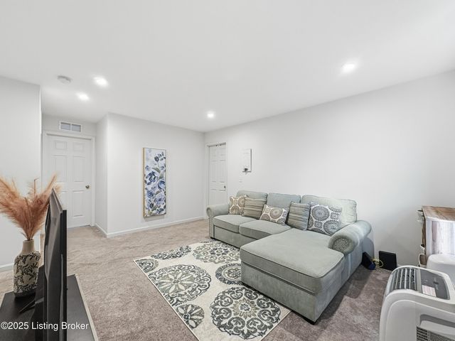 156 Goldeneye Ct, Shepherdsville, KY 40165