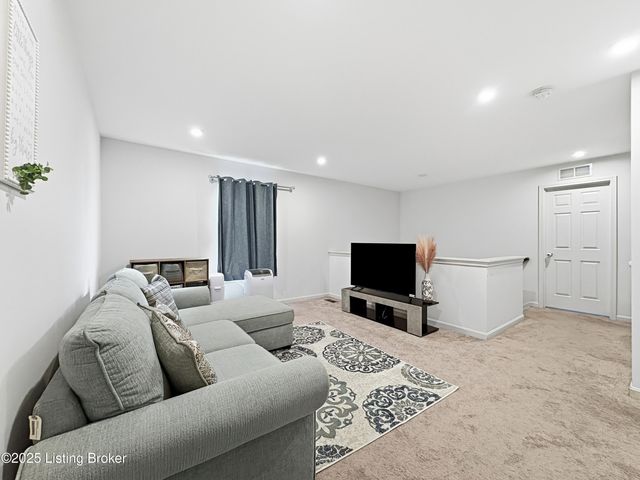 156 Goldeneye Ct, Shepherdsville, KY 40165