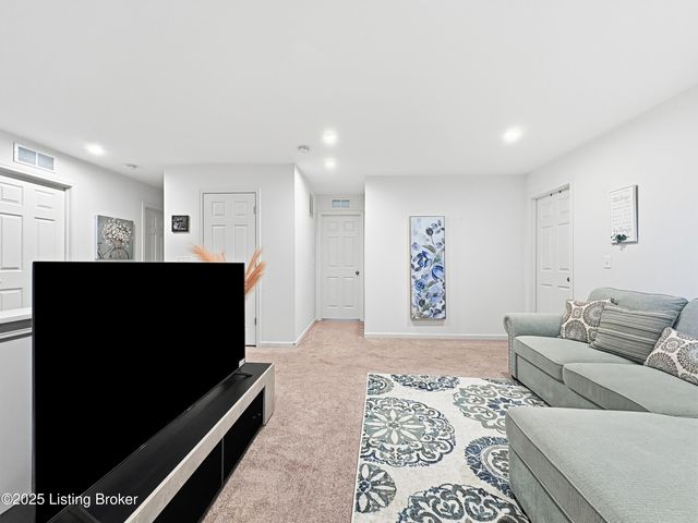 156 Goldeneye Ct, Shepherdsville, KY 40165