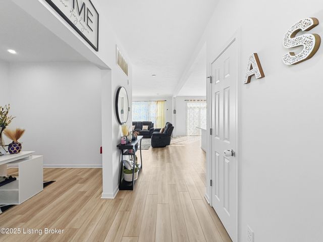 156 Goldeneye Ct, Shepherdsville, KY 40165