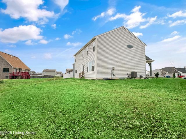 156 Goldeneye Ct, Shepherdsville, KY 40165