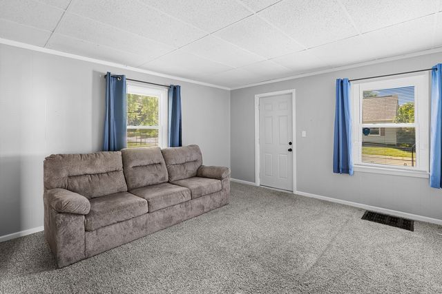 1717 ESPLANADE Avenue, Davenport, IA 52803