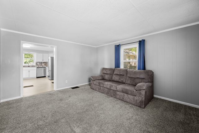 1717 ESPLANADE Avenue, Davenport, IA 52803