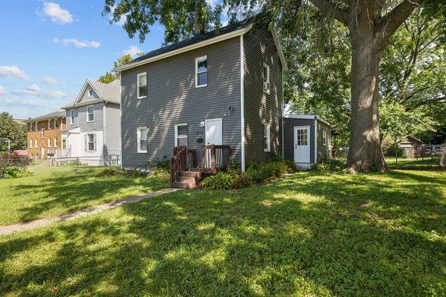 1717 ESPLANADE Avenue, Davenport, IA 52803
