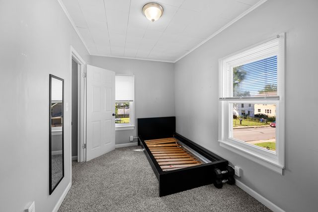 1717 ESPLANADE Avenue, Davenport, IA 52803