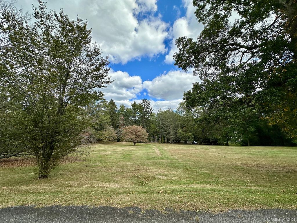 2003 Midlane S, Muttontown, NY 11791