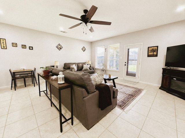 610 Milas Lane, Glenn Heights, TX 75154