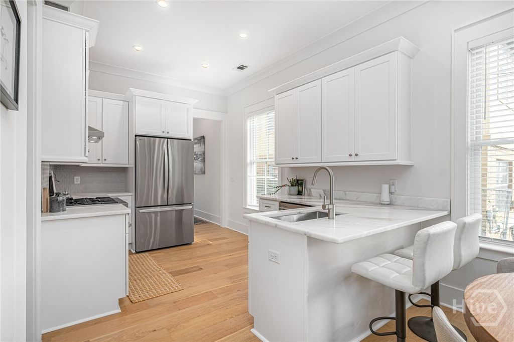 Image 10 of property listing at 216 W 43rd Street, Savannah, GA 31401