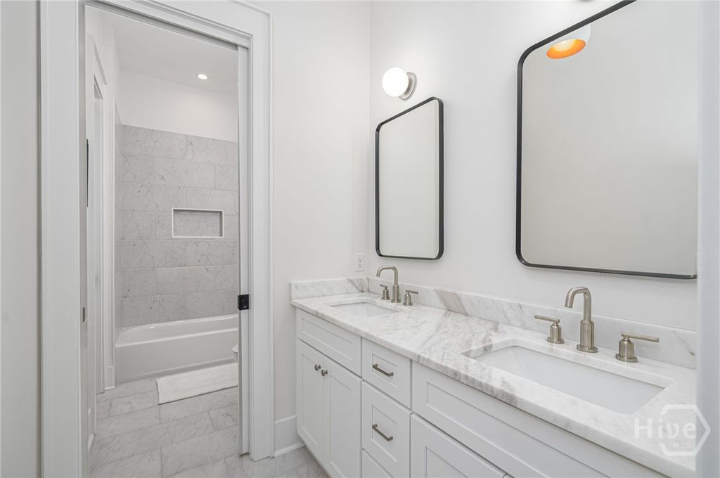 Image 14 of property listing at 216 W 43rd Street, Savannah, GA 31401